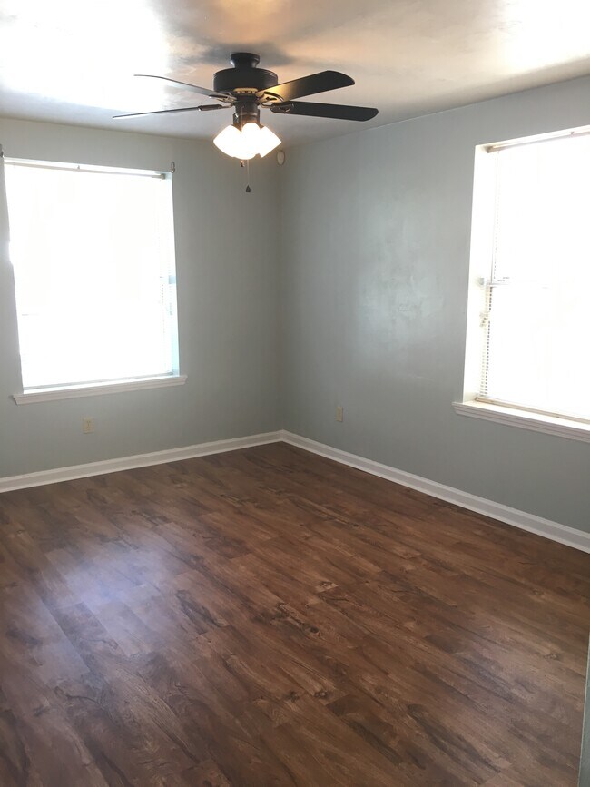 Family room. - 815 W Brevard St