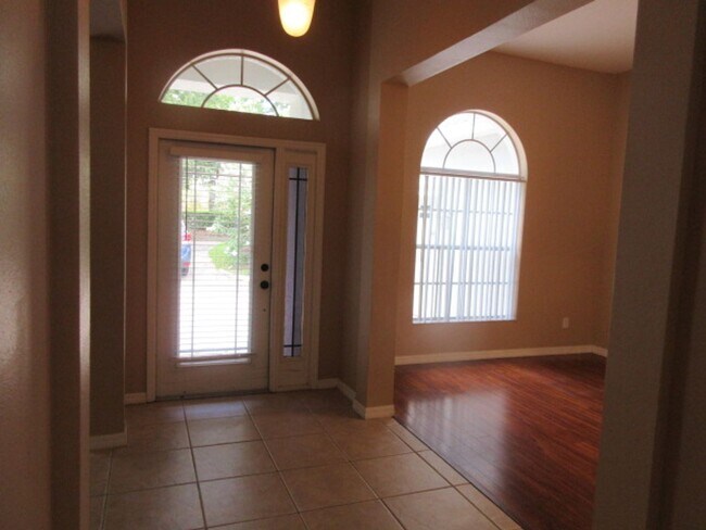 Foto del edificio - Errol Estates Parkside 4 bedroom 3 bath wi...