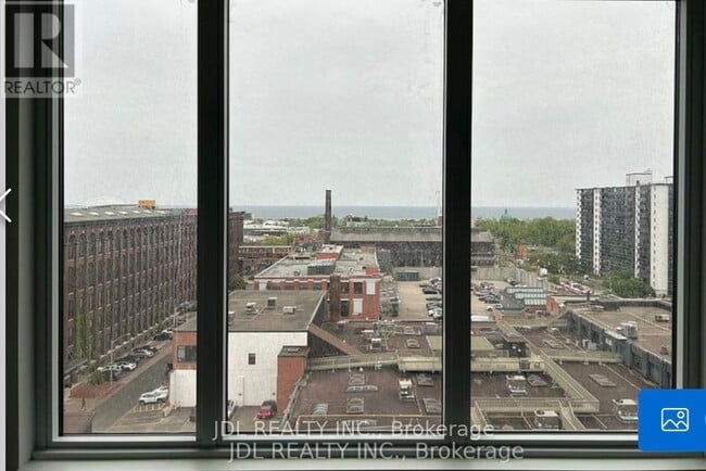 Building Photo - 285 Dufferin St