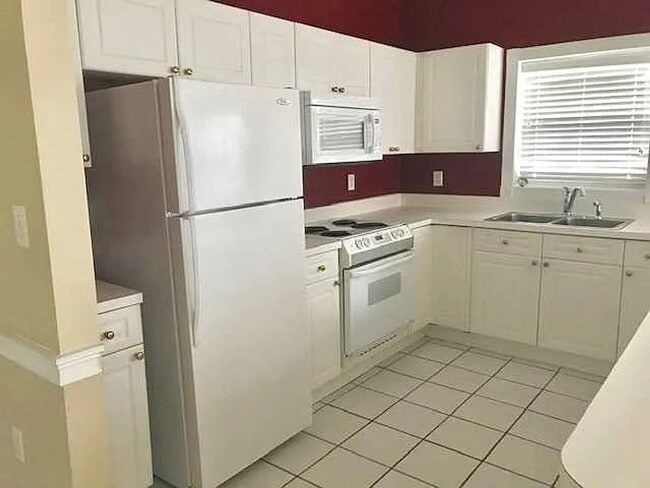 Building Photo - MeadowVista9041