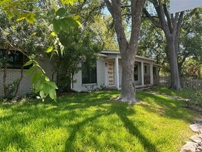 Building Photo - 1801 Barton Hills Dr