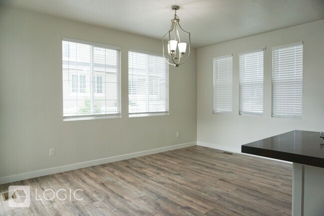Building Photo - 856 2800 N