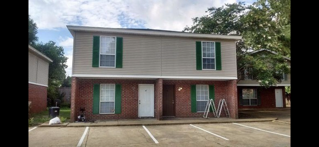 Building Photo - 1301 Louisville St