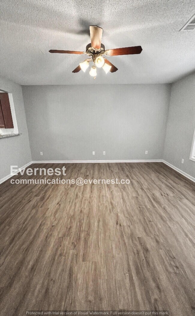 Foto del edificio - 3 Bed, 2.5 Bath Home with Modern Comforts / Pet-Friendly / Available Now!