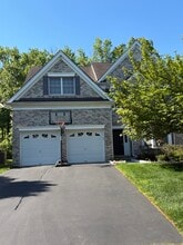 Building Photo - 40 Greylynne Dr