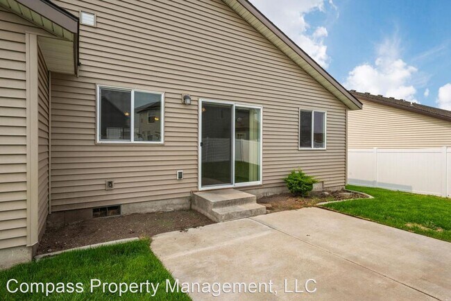 Building Photo - 3 br, 2 bath House - 7290 N Bandon Ln.