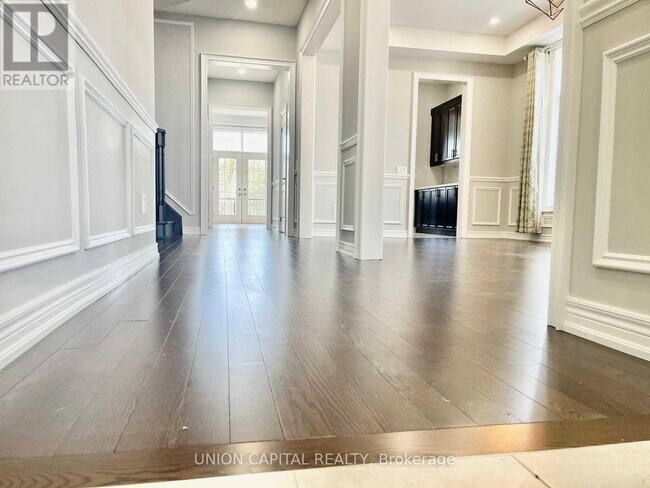 Photo du bâtiment - 707 Clifford Perry Pl