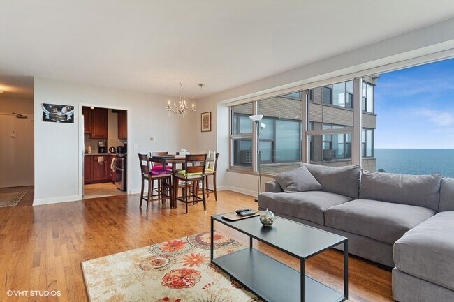 Foto del edificio - 2970 N Lake Shore Dr