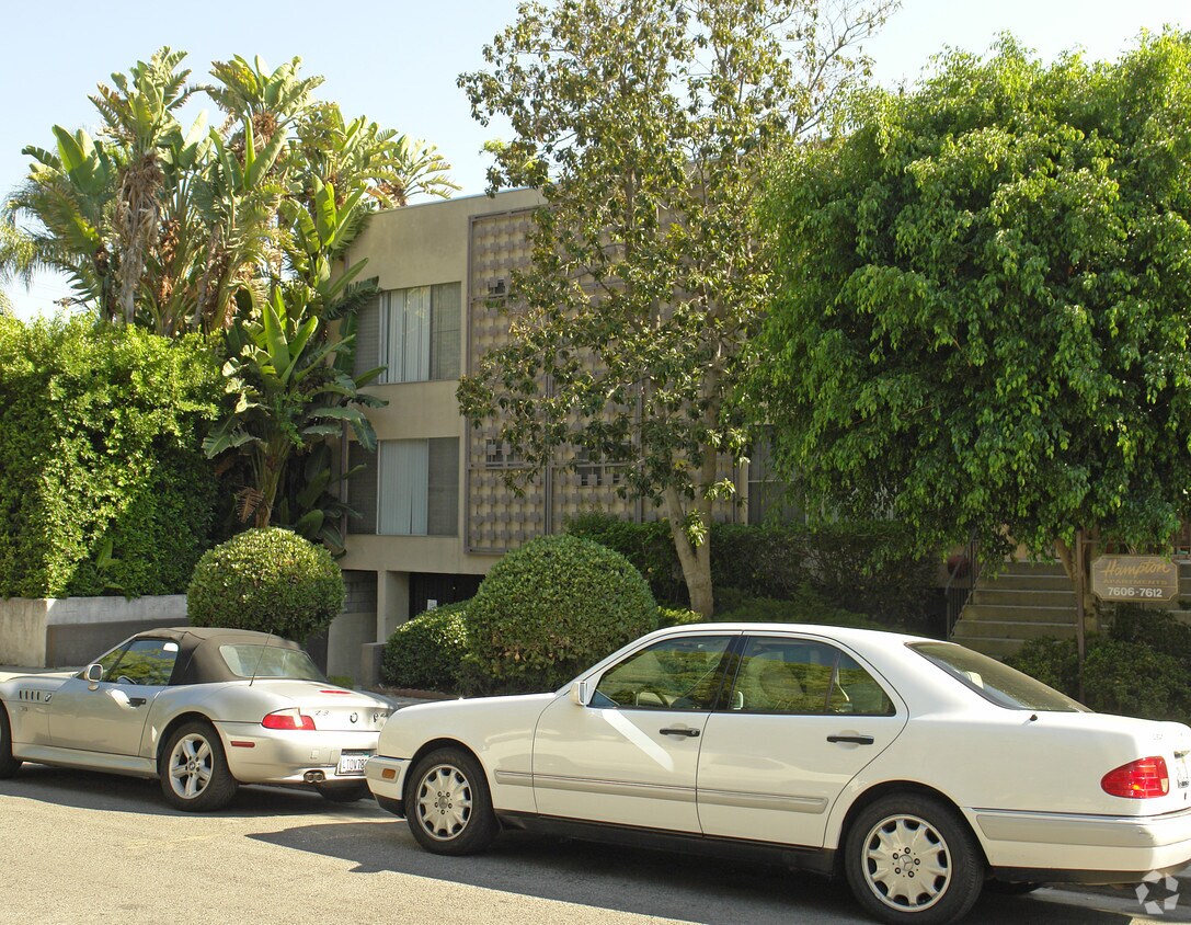 Building Photo - 7606 Hampton Ave