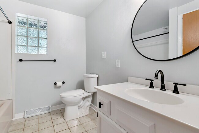 Foto del edificio - W289N3114 W Lakeside Dr