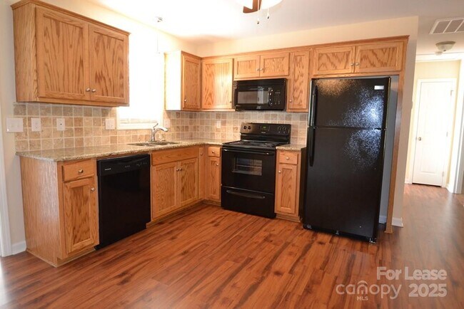 Foto del edificio - 3793 Lee Moore Rd