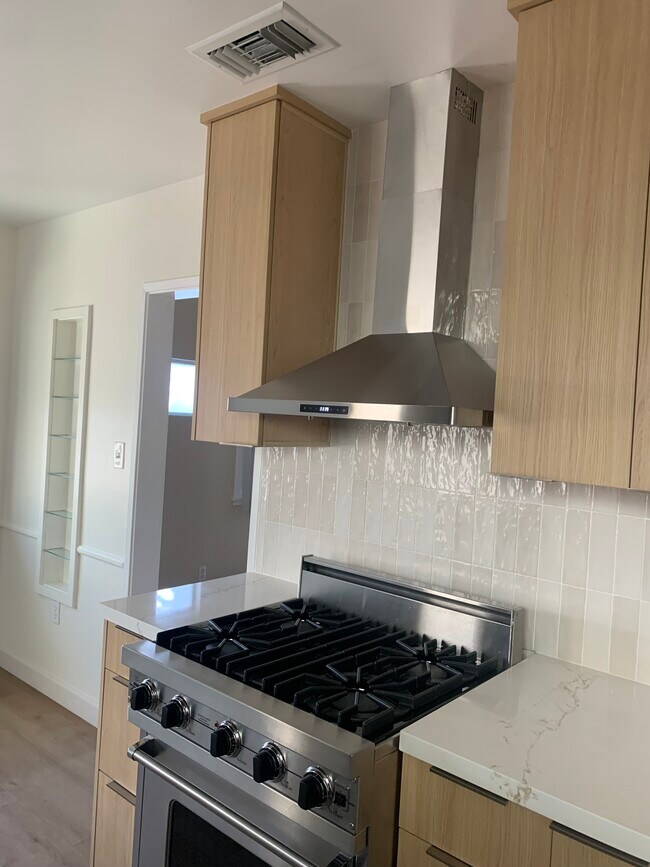 Building Photo - 11677 1/2 Magnolia Blvd