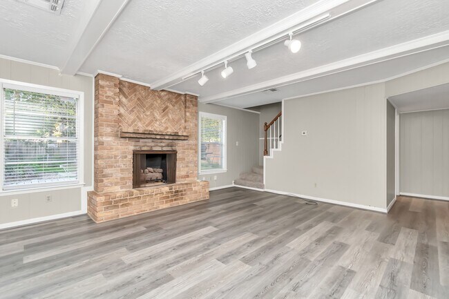Foto del edificio - 12526 Hazelwood Ln