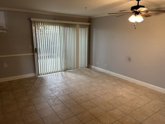 Building Photo - 2 Bedroom, 1.5 Bath 1,080 Square Foot Condo