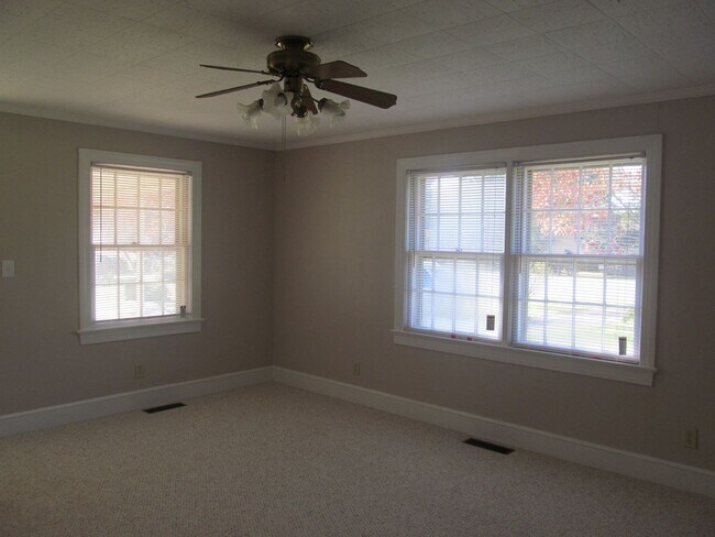 Foto del edificio - 3 Bed 1 Bath Brick Ranch