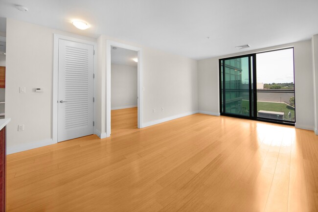 Building Photo - MONARCH AT RIDGE HILL