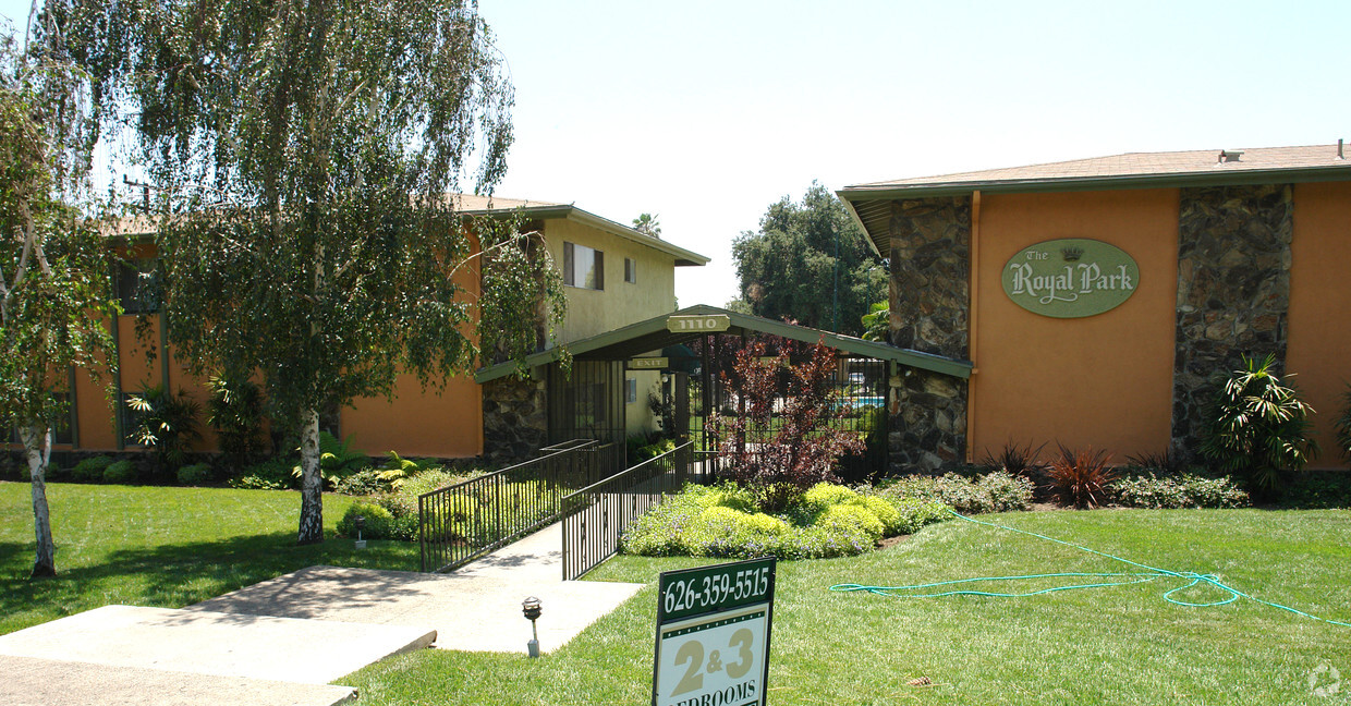 Building Photo - Royal Park Apartments