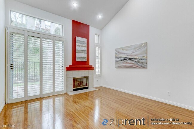 Building Photo - 3 br, 3 bath Townhome - 12435 Caminito Ser...