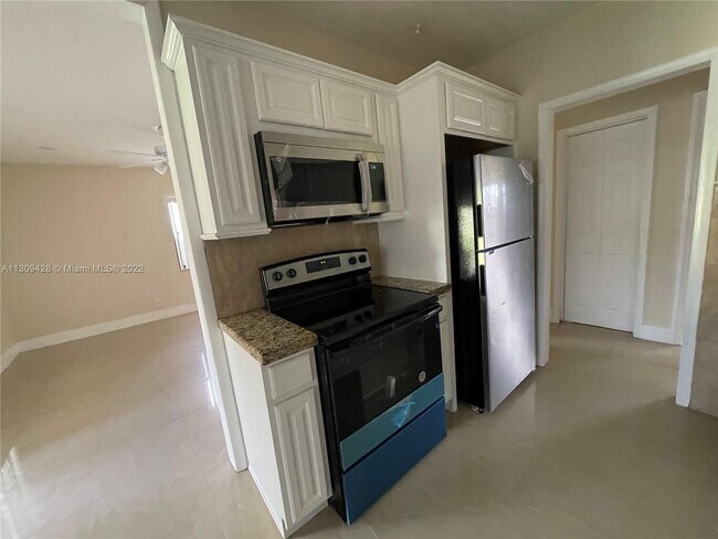 Foto del edificio - 1448 NE 177th St