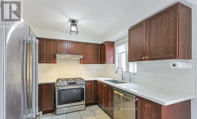 Building Photo - 24 Smith St
