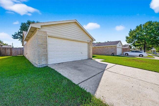 Building Photo - 4422 Wee Lassie Ln