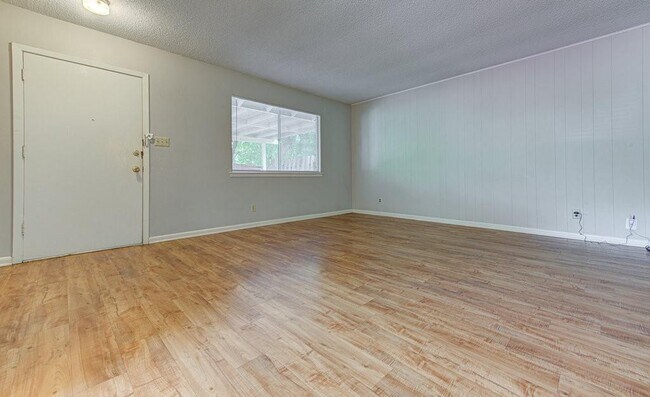 Building Photo - 3100 Stoneway Dr