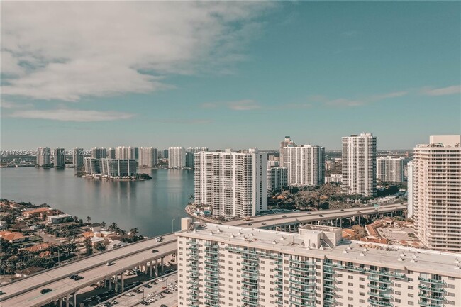 Foto del edificio - 19380 Collins Ave