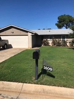 Building Photo - 1609 White Oak Ct