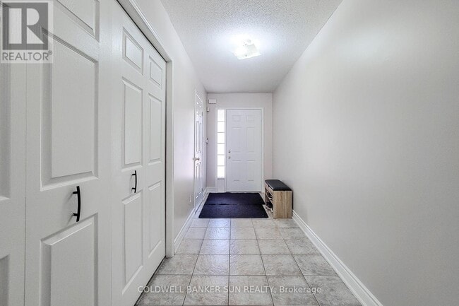 Building Photo - 112 Meadow Wood Crescent