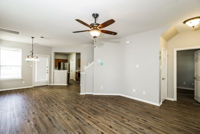 Foto del edificio - 9854 Cedarcrest Dr