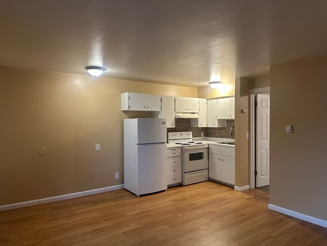Building Photo - Lake City Apartments