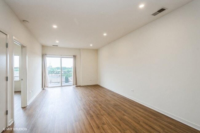 Building Photo - 1155 W Roosevelt Rd