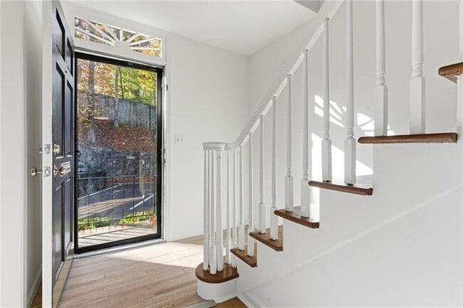 Building Photo - 6520 Roswell Rd NE