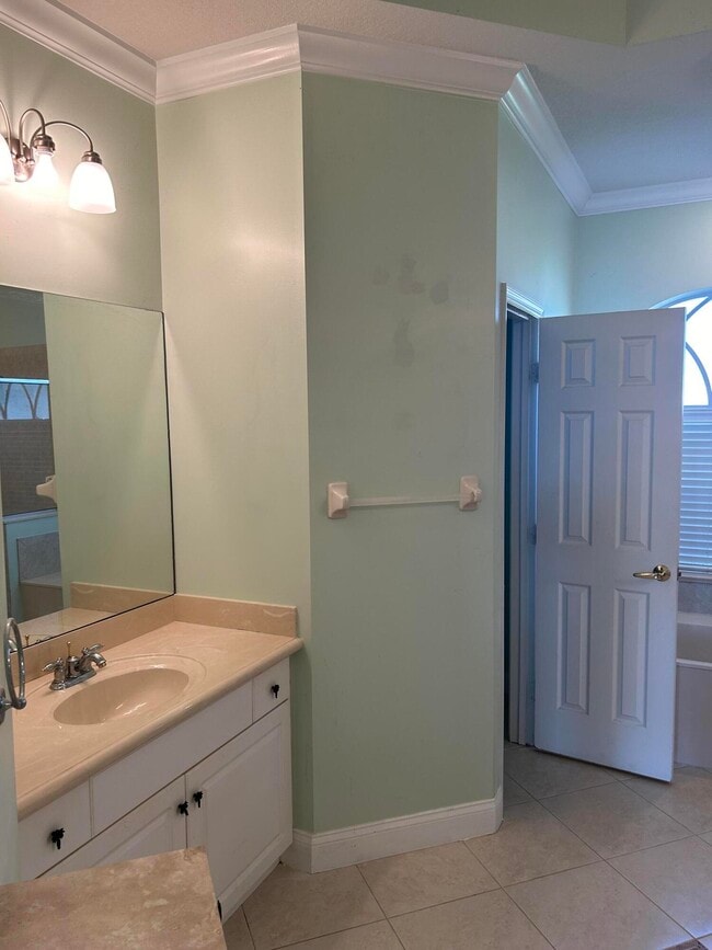 Foto del edificio - 6619 NW Omega Rd