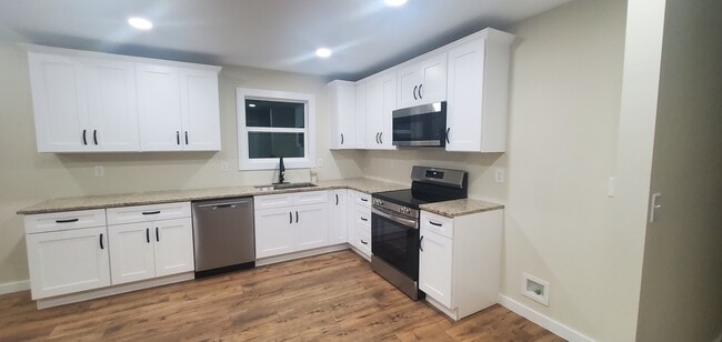 Foto del edificio - 283 Hidden River Ave