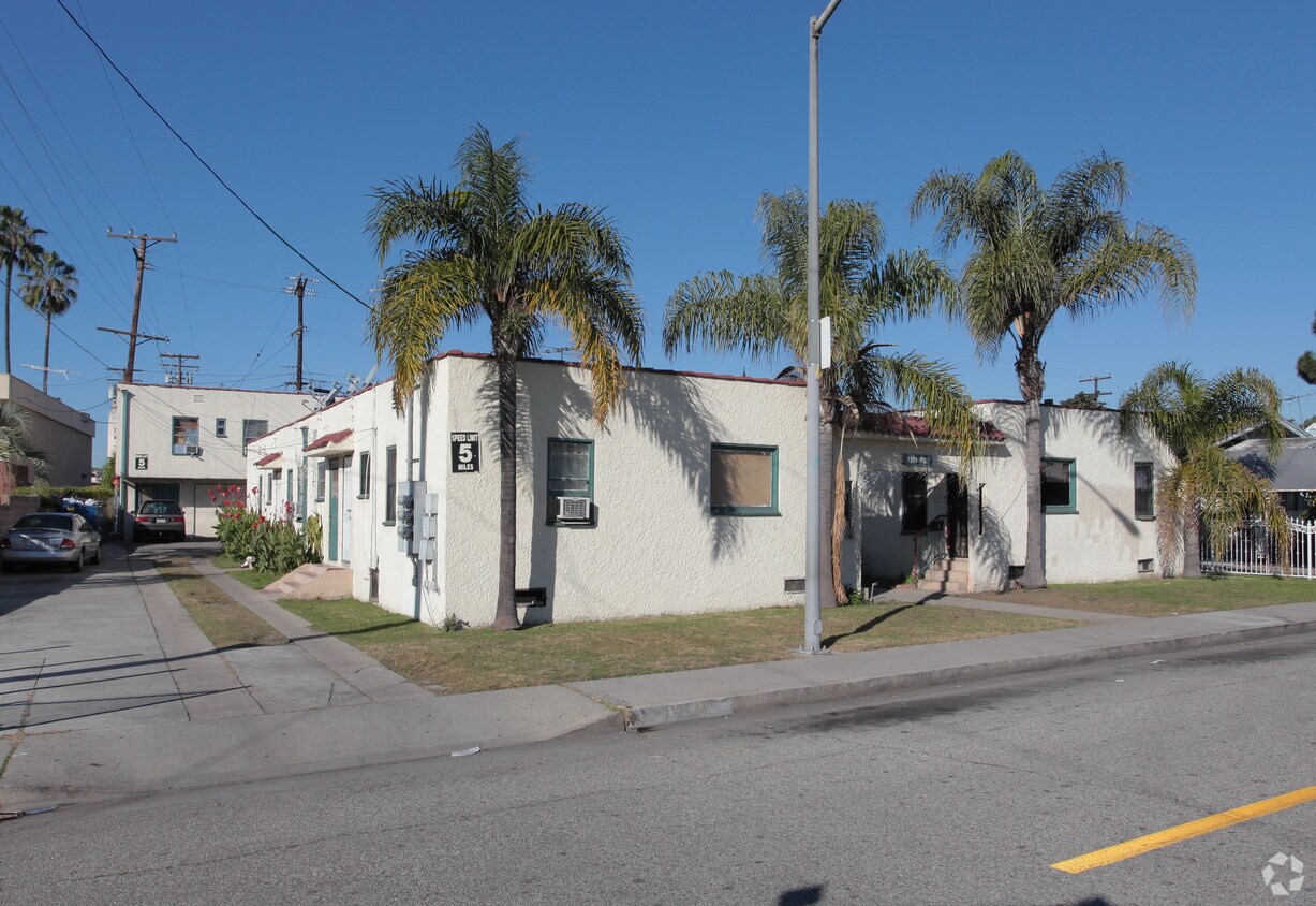 Foto del edificio - 7127-7129 Plaska Ave