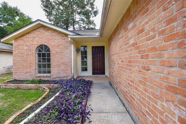 Foto del edificio - 2706 Foliage Green Dr