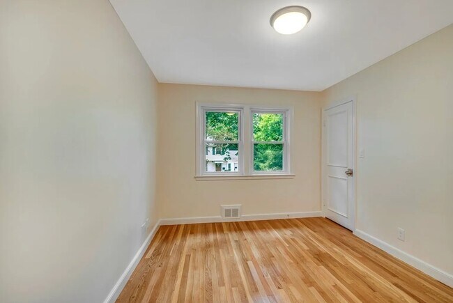 Building Photo - 43 Kendall Rd
