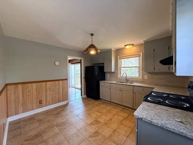 Building Photo - 5325 Evanshire Dr