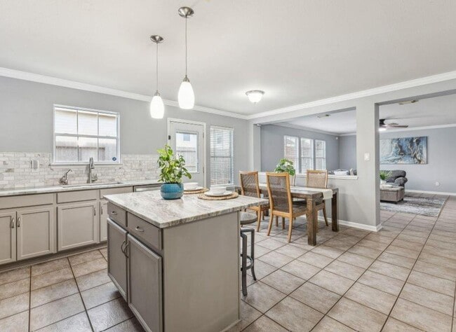 Building Photo - 15215 Possumwood Dr