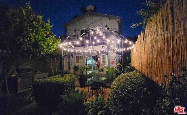 Foto del edificio - 9505 National Blvd