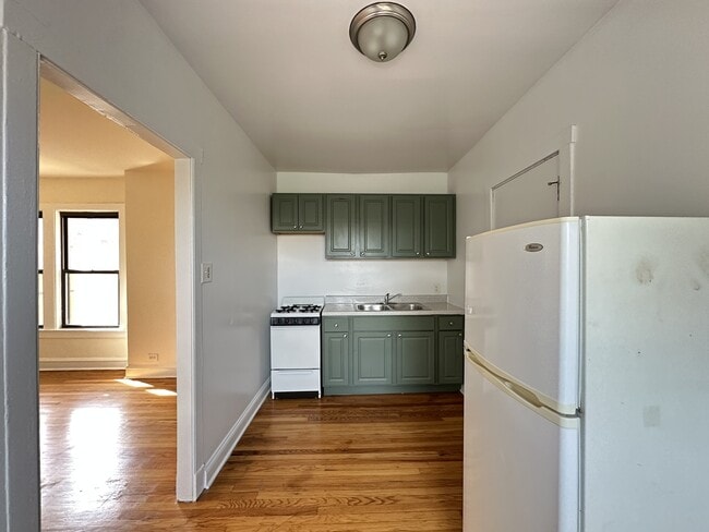 Building Photo - 2649.5 N Spaulding Ave