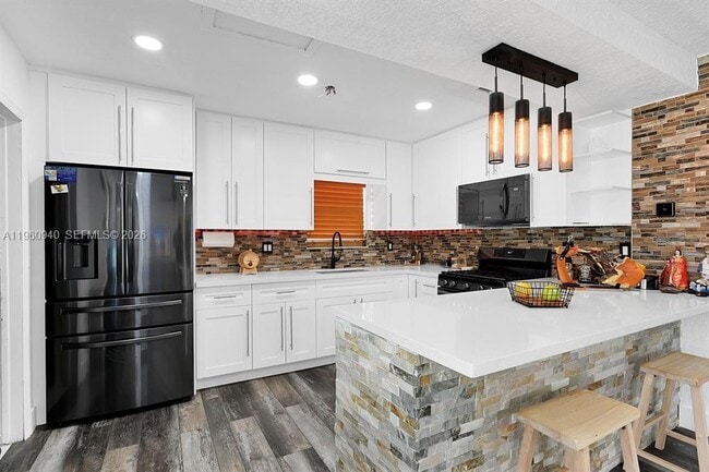 Foto del edificio - 7831 Hope St