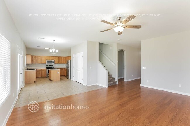 Building Photo - 6233 S 15th Dr
