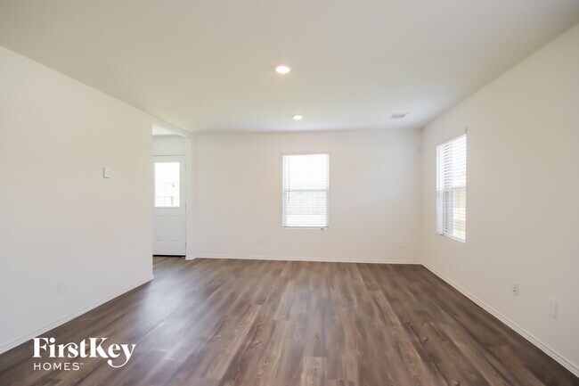 Building Photo - 1302 Vincente Ct