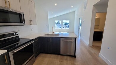 Building Photo - 4522 NE 59th Ave