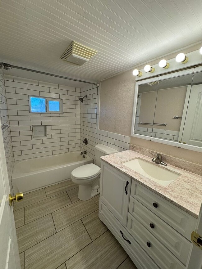 Building Photo - Adorable Renovated Farmhouse!