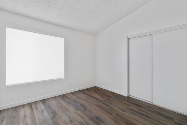 Foto del edificio - 14437 Birchwood Dr
