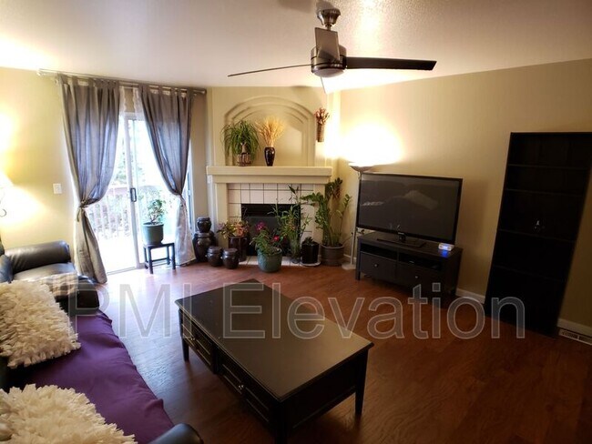 Foto del edificio - 11806 E Kepner Dr