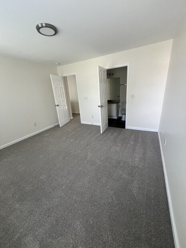 Foto del edificio - 2935 Burtonwood Dr